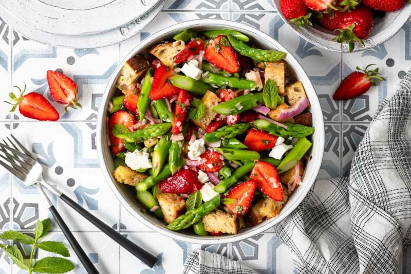 Asparagus Salad with Strawberries and Homemade Croutons
