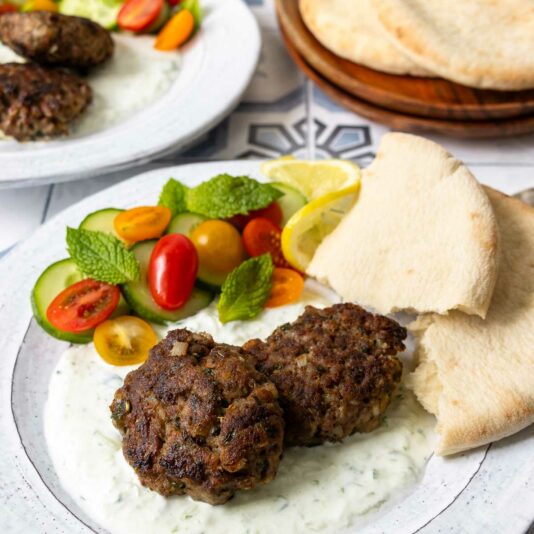 Köfte (türkische Frikadellen) | Rezept | Elle Republic