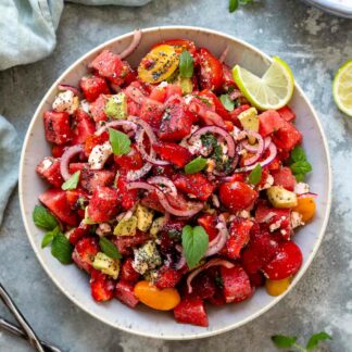 Wassermelonen-Feta-Salat mit Minze-Dressing