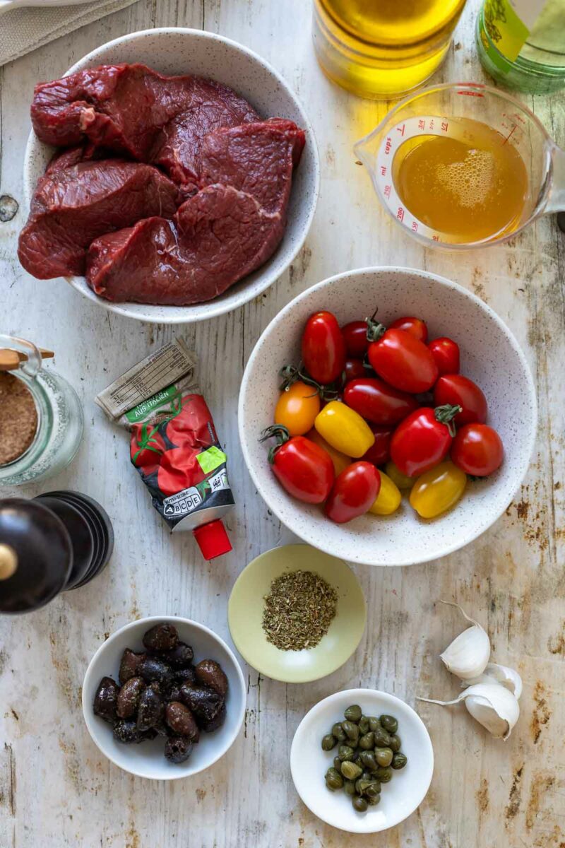 Zutaten für Steak Rezept (Italienische Rindersteaks mit Tomaten, Oliven, Kapern) 