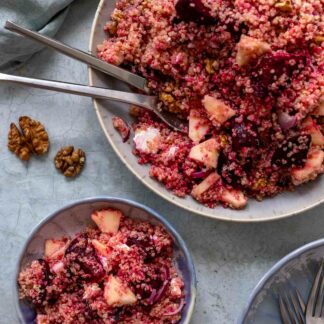 Rote Bete Quinoa Salat Rezept mit Feta,  Walnüssen und Walnuss-Vinaigrette