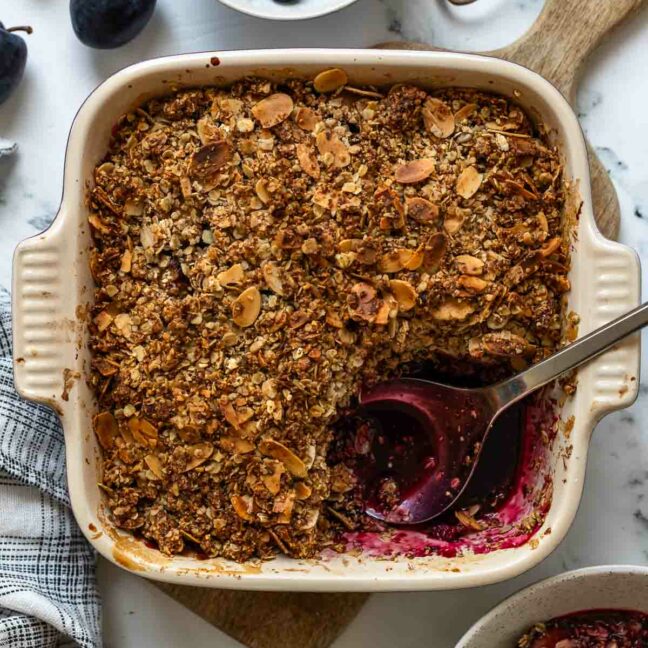 Zwetschgen Crumble mit Haferflocken Rezept 