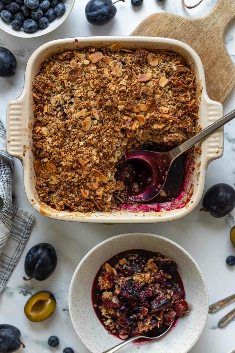 Zwetschgen Crumble mit Haferflocken Rezept