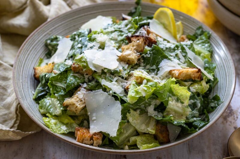 Caesar Salad Rezept mit Cremiges Caesar Dressing ohne Ei