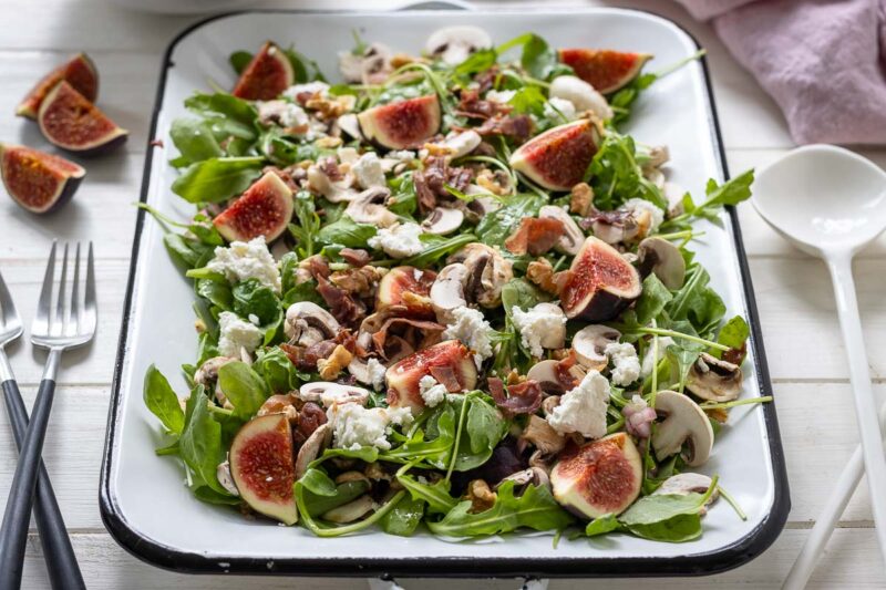 Rucola Salat mit Feigen Rezept und Weiße Champignons, Walnüsse, Ziegenkäse