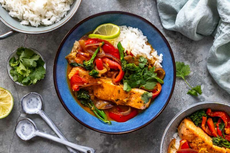 Thai Curry mit Lachs und Kokosmilch Rezept