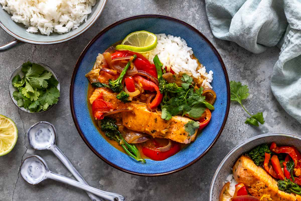 Thai Kokos Curry mit Lachs - 30 Minuten Rezept | Elle Republic