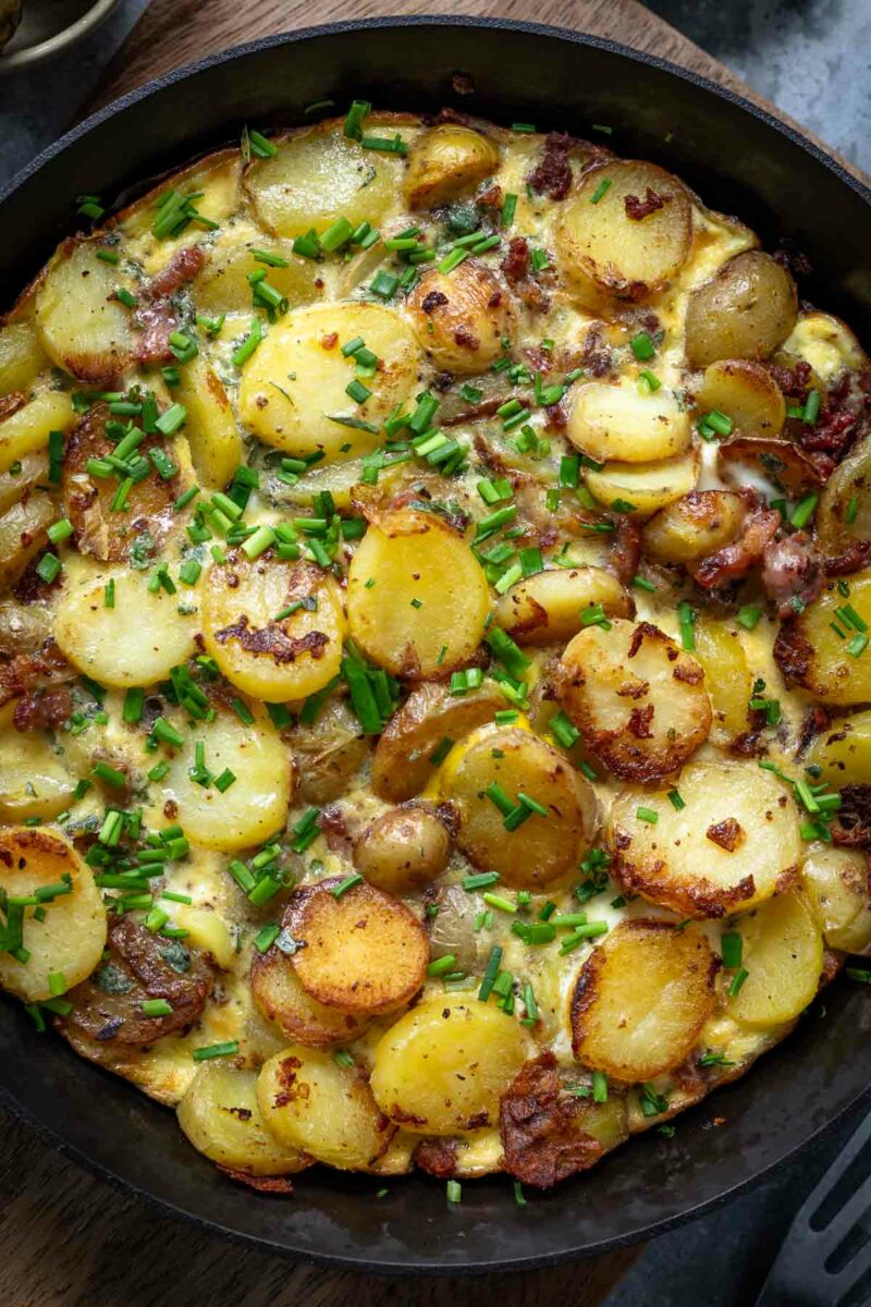 German-Style Potato and Bacon Skillet( Bauernfrühstück)