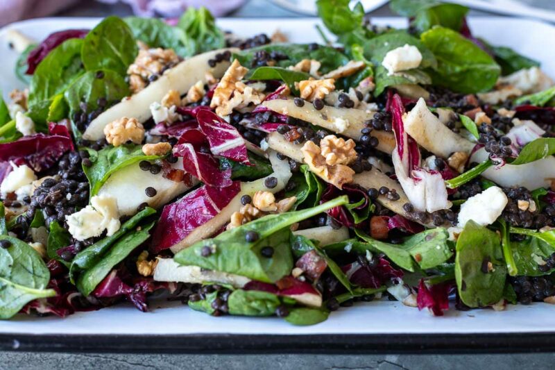 Beluga Linsen Salat mit Birne und Käse