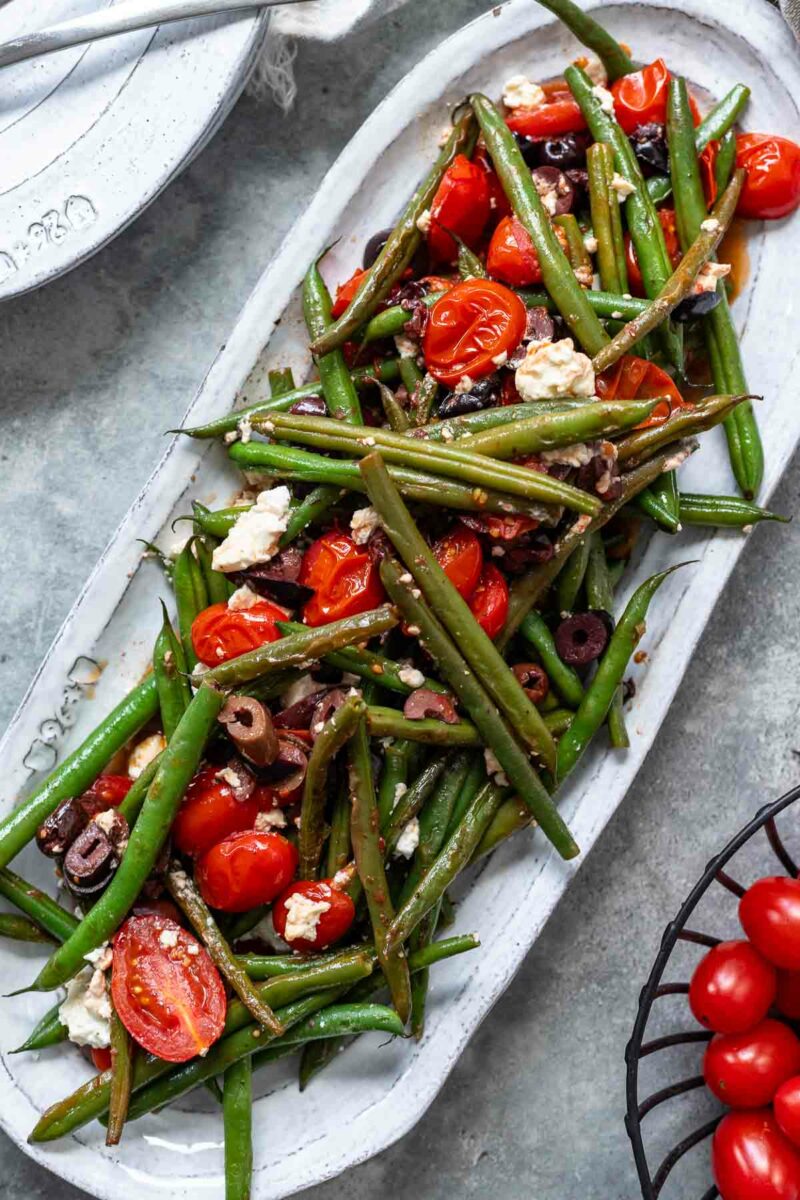 Bohnenpfanne griechische Art mit Kalamata Oliven, Tomaten und Feta