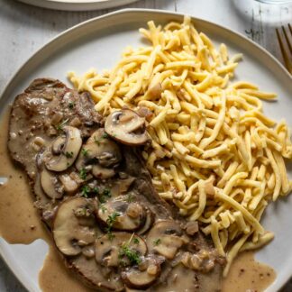 Klassisches Jägerschnitzel Rezept mit Pilzrahmsoße