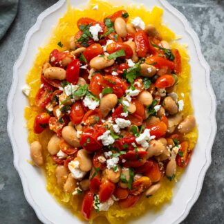 Spaghetti Kürbis mit Tomaten, Feta und Weißen Bohnen