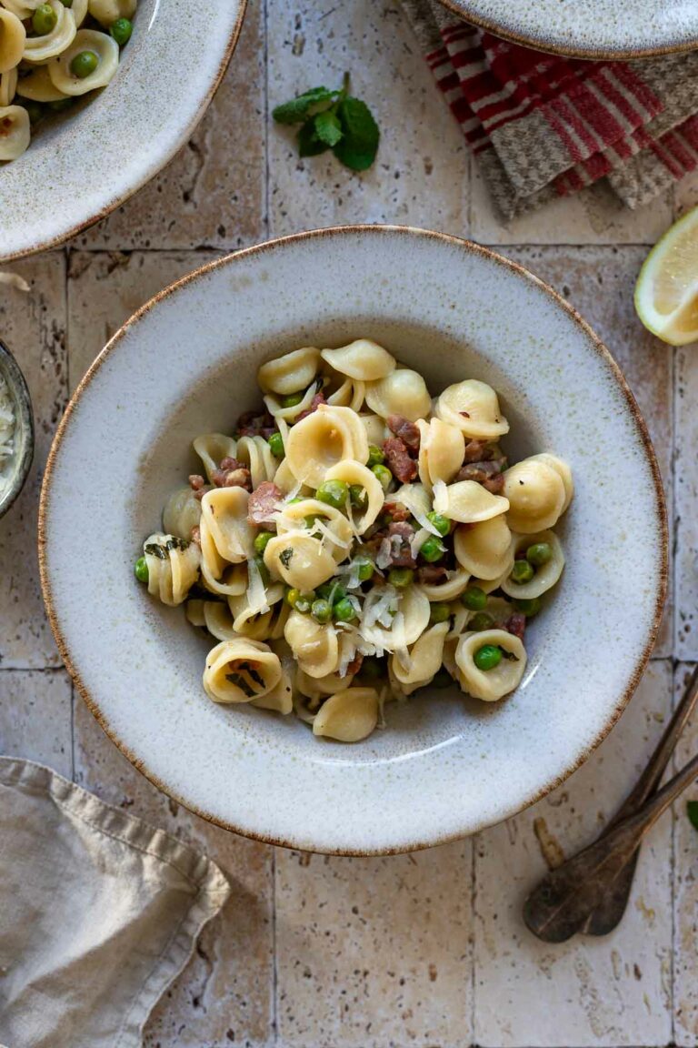 Cremige Zitronenpasta Rezept mit Speck und Erbsen