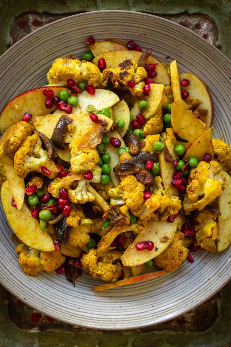 Gerösteter Blumenkohlsalat mit Äpfeln | Rezept | Elle Republic Gerösteter Blumenkohlsalat mit Äpfeln | Rezept | Elle Republic