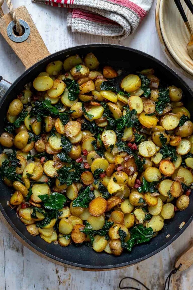 Bratkartoffeln mit Schwarzkohl, Speck und Zwiebeln Rezept