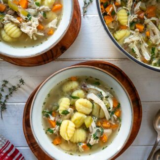 Hühnersuppe mit Gemüse und Gnocchi