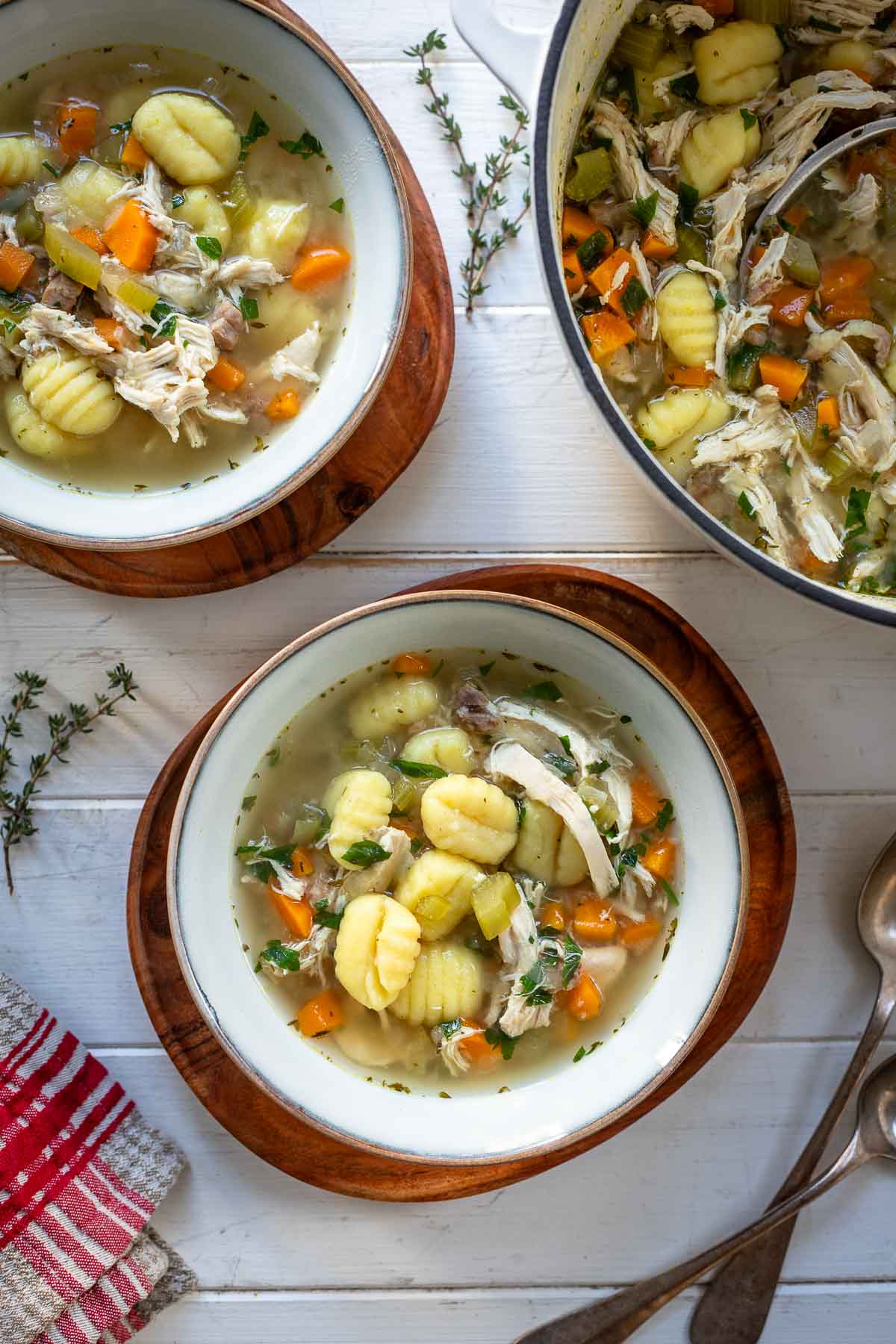 Hühnersuppe mit Gemüse und Gnocchi