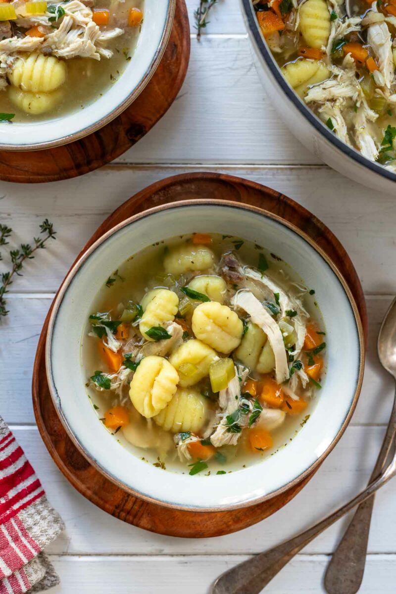 Hühnersuppe mit Gemüse und Gnocchi