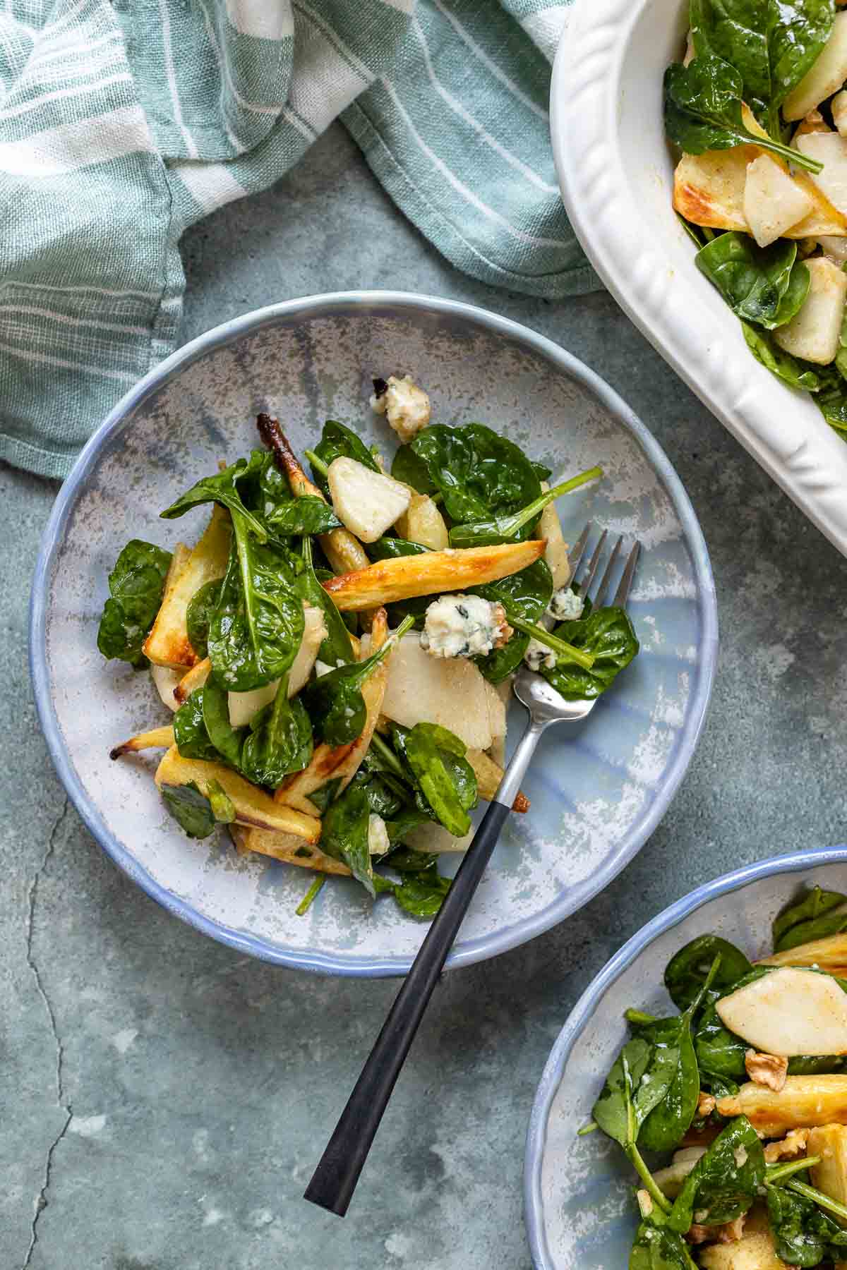 Spinat Salat mit Birnen, Walnüssen &amp; Roquefort | Rezept | Elle Republic