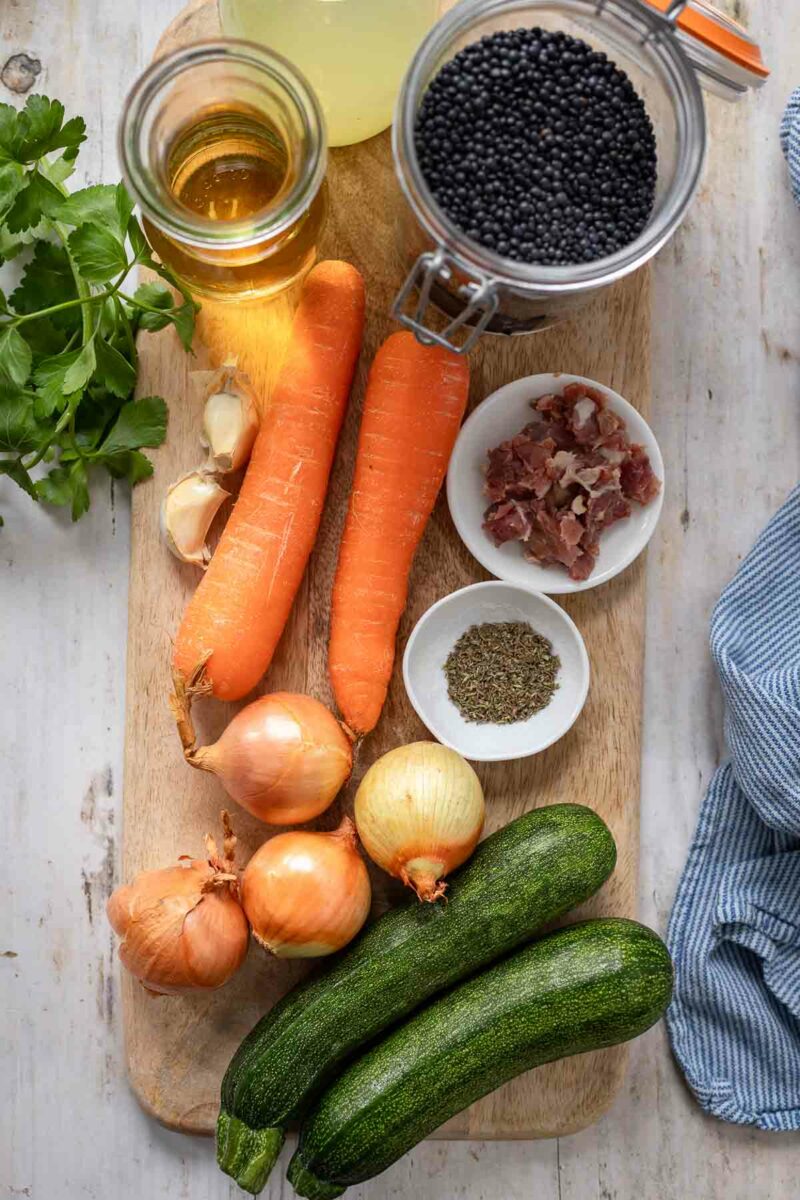 Zutaten für Linsensuppe mit Gemüse