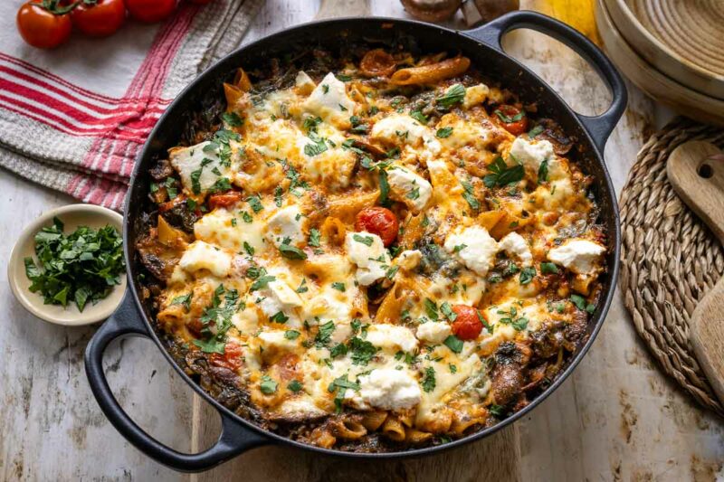 Baked Penne with Spinach and Mushrooms / Nudelauflauf mit Tomaten, Pilzen und Spinat