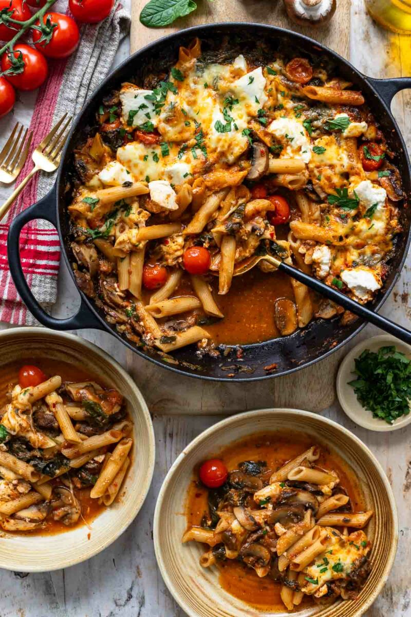 Baked Penne with Spinach and Mushrooms / Nudelauflauf mit Tomaten, Pilzen und Spinat serviert