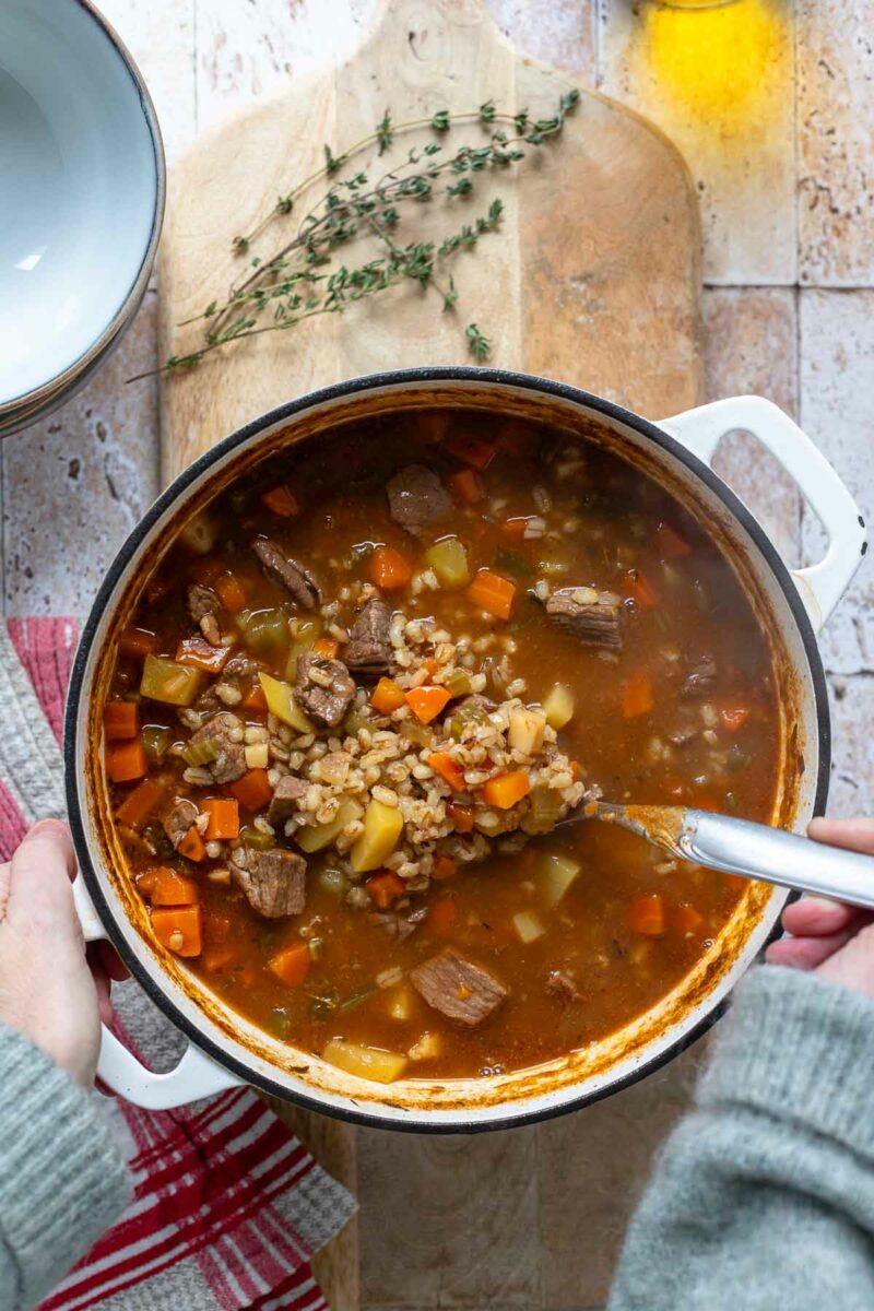 Graupensuppe mit Rindfleisch und Gemüse - Klassisches Rezept