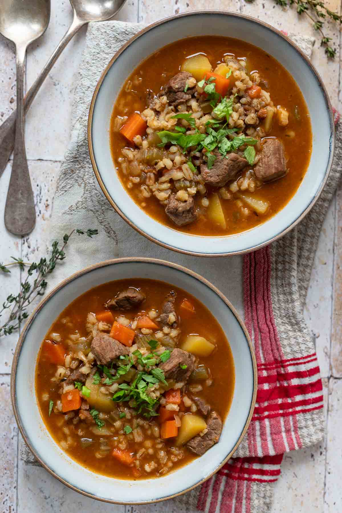 Graupensuppe mit Rindfleisch und Gemüse - Klassisches Rezept