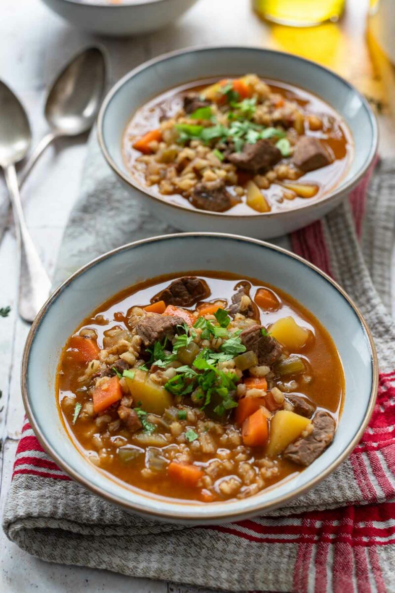 Graupensuppe mit Rindfleisch und Gemüse - Klassisches Rezept