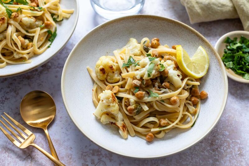 Blumenkohl Pasta mit Kichererbsen in Zitronen-Butter-Sauce