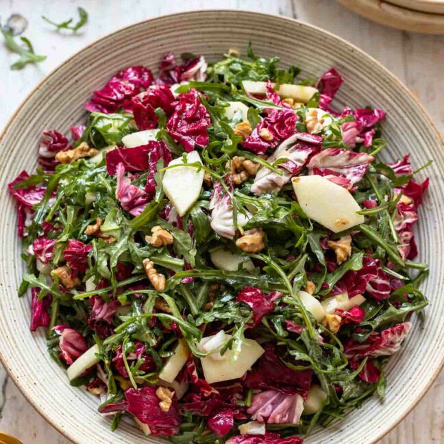 Rucola Salat mit Birne Rezept und Radicchio und Walnuss