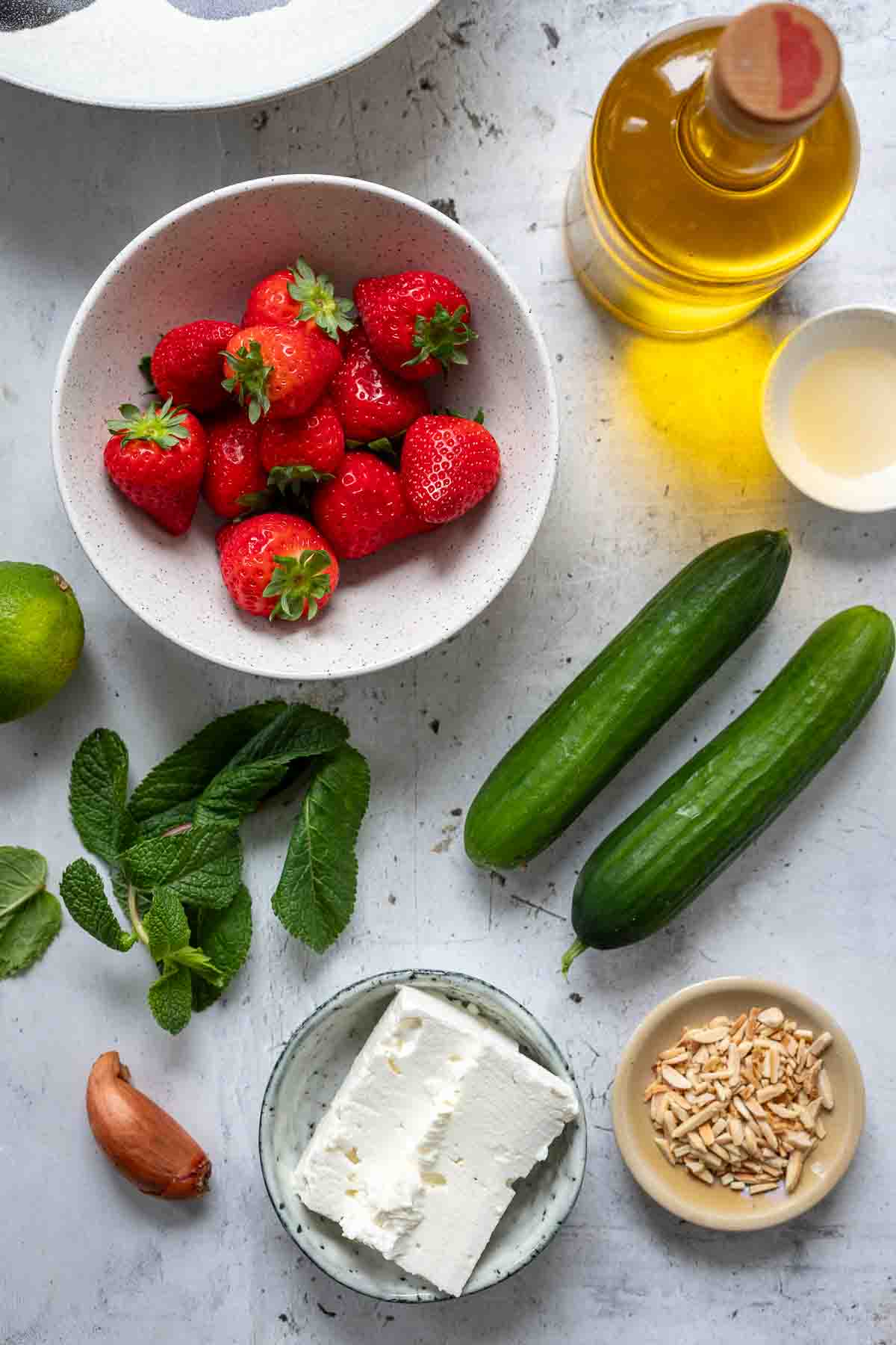 Gurkensalat mit Erdbeeren und Feta | Rezept | Elle Republic