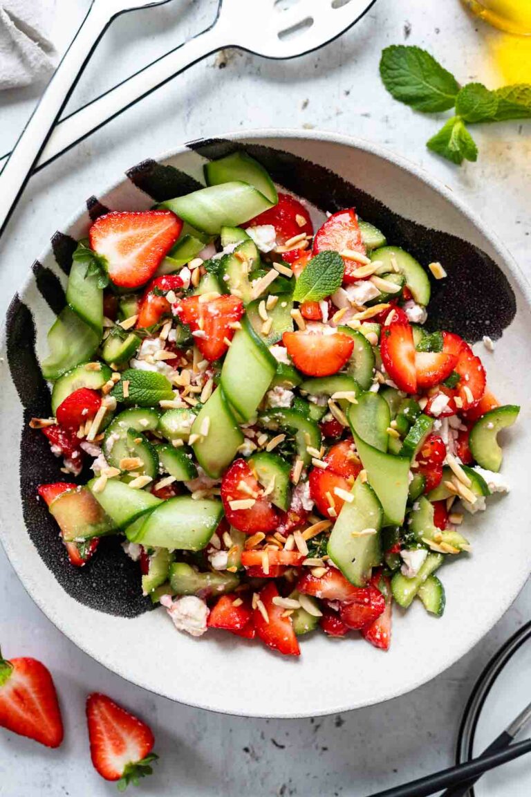 Gurkensalat mit Erdbeeren und Feta Rezept