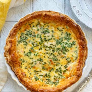 Lachs-Quiche Rezept mit Raucherlachs und Blätterteig