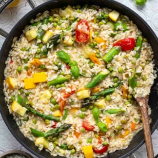 Gemüserisotto (Risotto Primavera) Rezept mit grüner Spargel, Zucchini, Erbsen und Tomatp