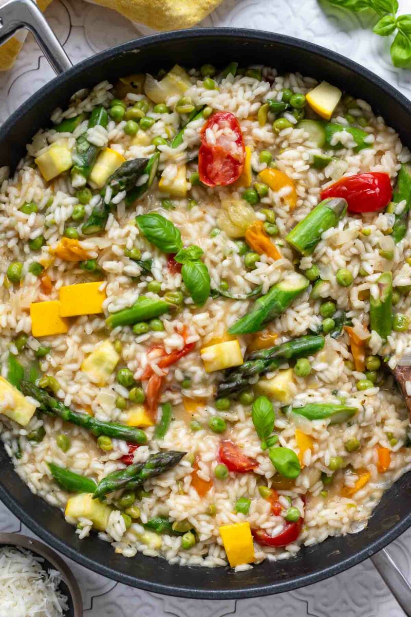 Gemüserisotto (Risotto Primavera) Rezept mit Spargel, Zucchini, Erbsen und Tomatp