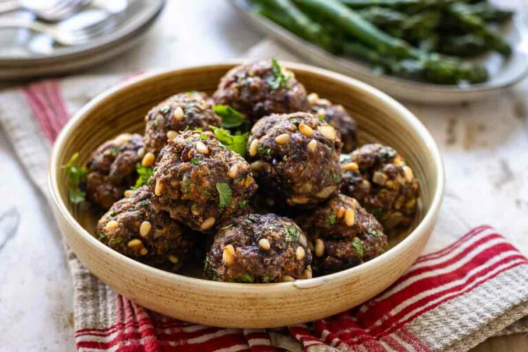 Frikadellen im Backofen zubereiten - Italienisches Rezept | Elle Republic Frikadellen im Backofen zubereiten - Italienisches Rezept | Elle Republic