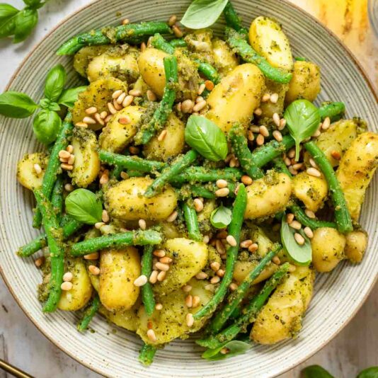 Kartoffelsalat mit Pesto und Grünen Bohnen | Rezept | Elle Republic
