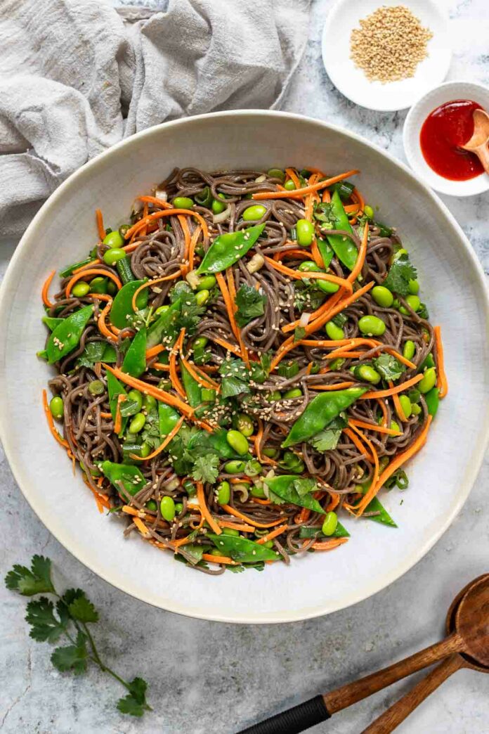 Soba-Nudel-Salat mit Miso Dressing