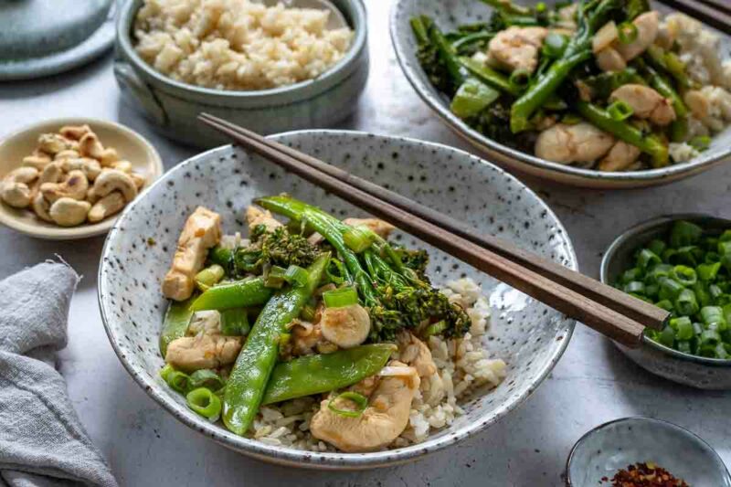 Gemüsepfanne mit Hähnchen Rezept