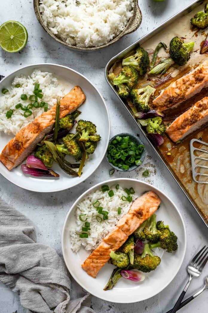 Lachs im Ofen Rezept mit Brokkoli und Frühlingszwiebeln (Thai-Style mit ein Glasur für den Lachs)