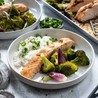 Lachs im Ofen Rezept mit Brokkoli und Frühlingszwiebeln (Thai-Style mit ein Glasur für den Lachs)
