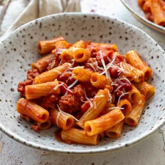 Rezept mit Salsiccia und Pasta mit Paprika in Tomatensauce