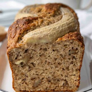 Leichtes Bananenbrot Rezept ohne extra Fett und Zucker. Ein Protein Bananenbrot mit vollwertigen Zutaten.