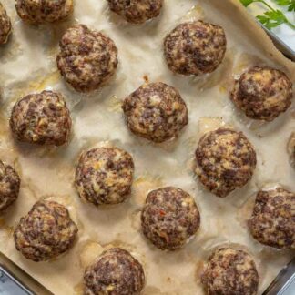 Salsiccia Hackbällchen (Fleischbällchen Rezept) auf ein Blech