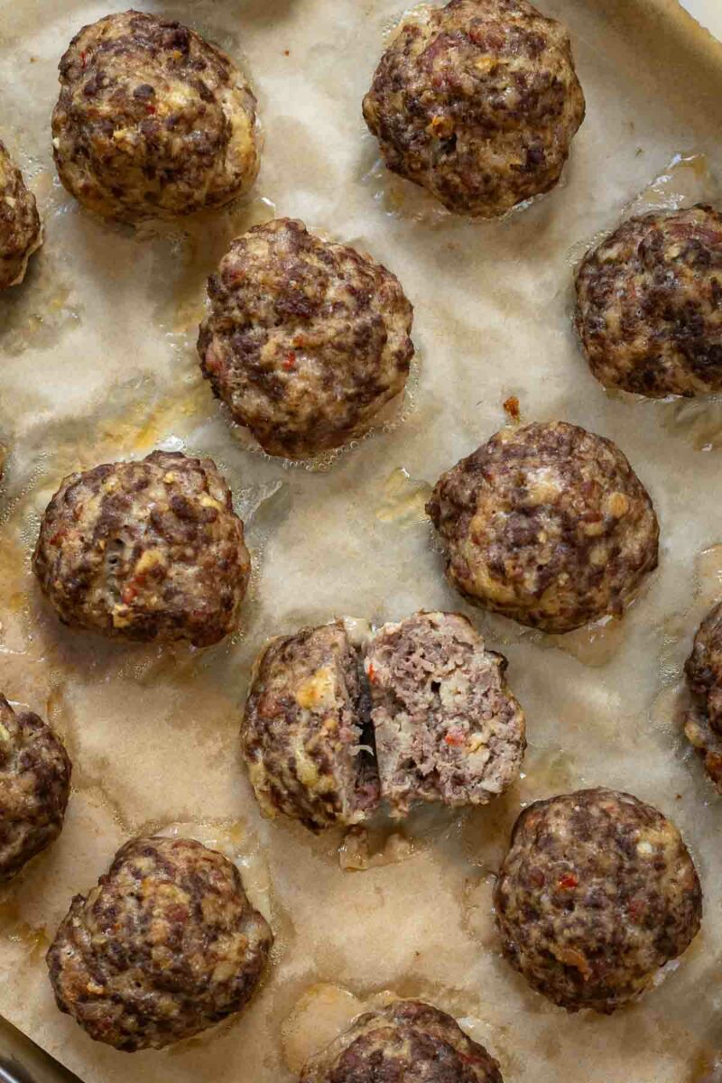 Salsiccia Hackbällchen (Fleischbällchen Rezept) auf ein Blech