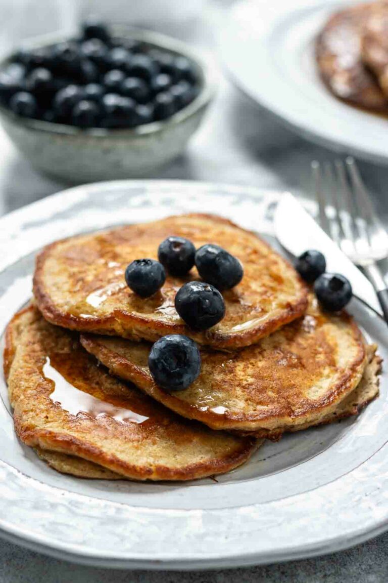 Einfache Haferflocken Pancakes mit Hüttenkäse (ohne Mehl) - Proteinreiches Rezept