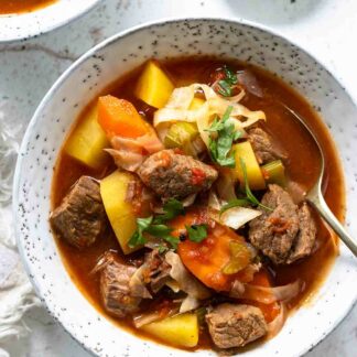 Bauerntopf Rezept mit Rindergulasch und Gemüse