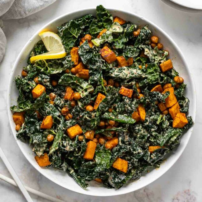 Vegan Kale Caesar Salad with Sweet Potato & Chickpeas Schwarzkohl Salat mit Süßkartoffeln & Kichererbsen