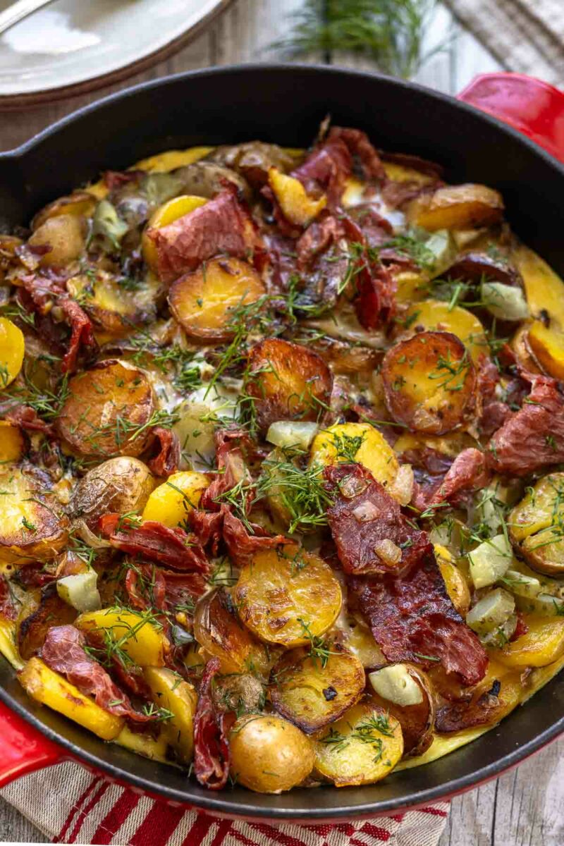 Bratkartoffeln mit Ei und Pastrami
